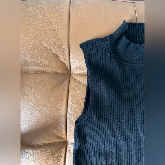 ❌SOLD The Drop Women's Karolina Sleeveless Ribbed Mock-Neck Sweater - Picture 7 of 11